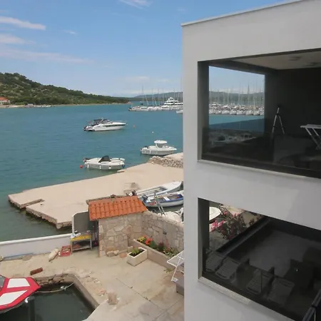 Muzo * Betina (Sibenik-Knin)