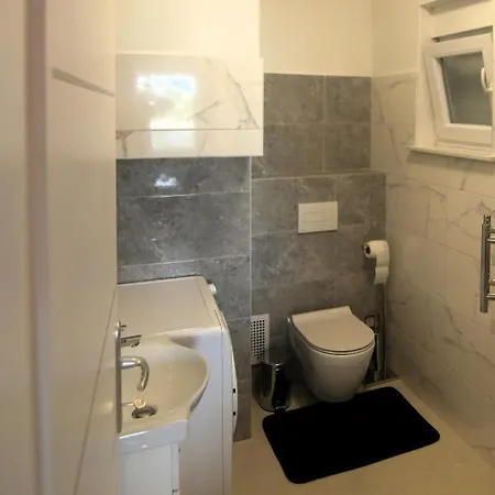 Muzo Betina (Sibenik-Knin)