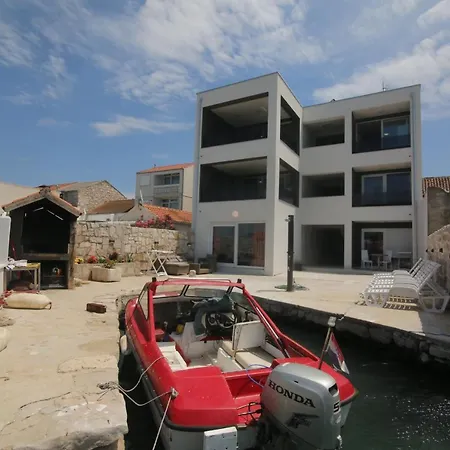Apartment Muzo *