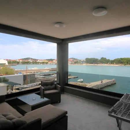 Muzo * Betina (Sibenik-Knin)