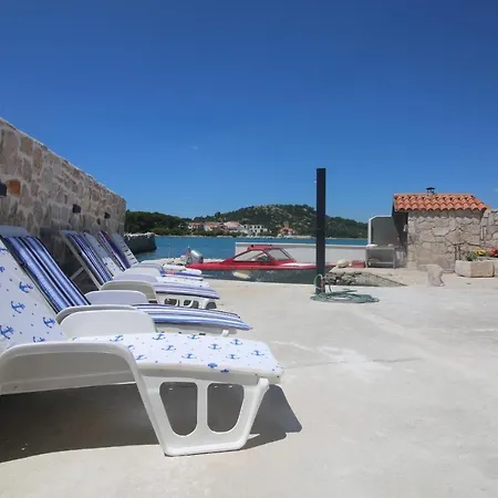 Muzo Betina (Sibenik-Knin)