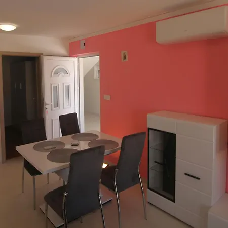 Muzo Betina (Sibenik-Knin)