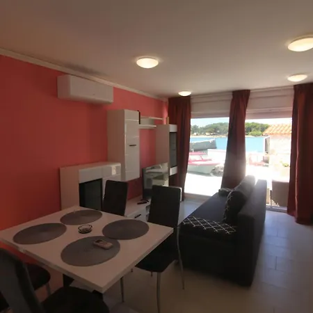 Muzo * Betina (Sibenik-Knin)