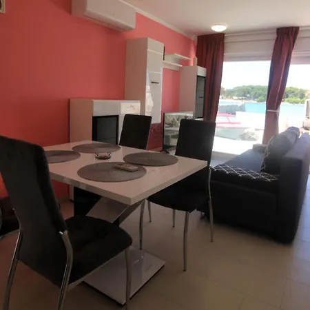 Muzo * Betina (Sibenik-Knin)