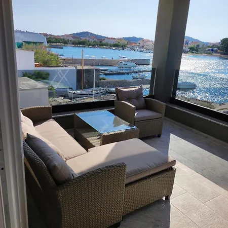 Muzo * Betina (Sibenik-Knin)