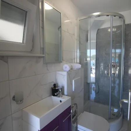 Muzo * Betina (Sibenik-Knin)