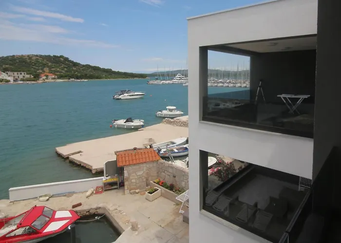 Muzo * Betina (Sibenik-Knin)