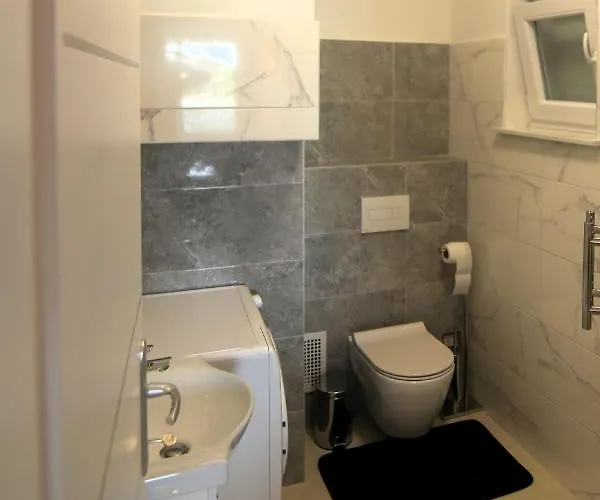 Muzo Betina (Sibenik-Knin)