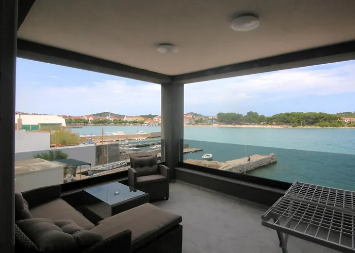 Muzo * Betina (Sibenik-Knin)