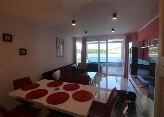 Muzo Betina (Sibenik-Knin)