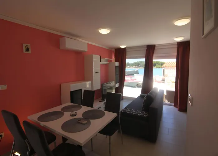 Muzo * Betina (Sibenik-Knin)